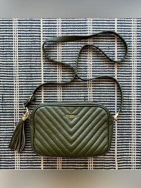 Piumelli Milano green pebbled leather chevron quilted cross body bag w tassel